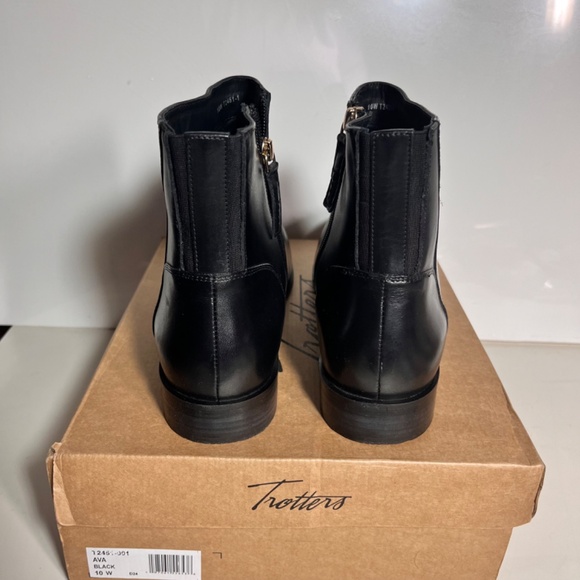 Trotters Ava Leather Ankle Boots - Picture 6 of 7